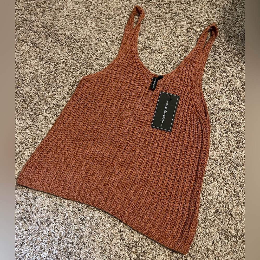 moon&madison M burnt orange knit tank top
